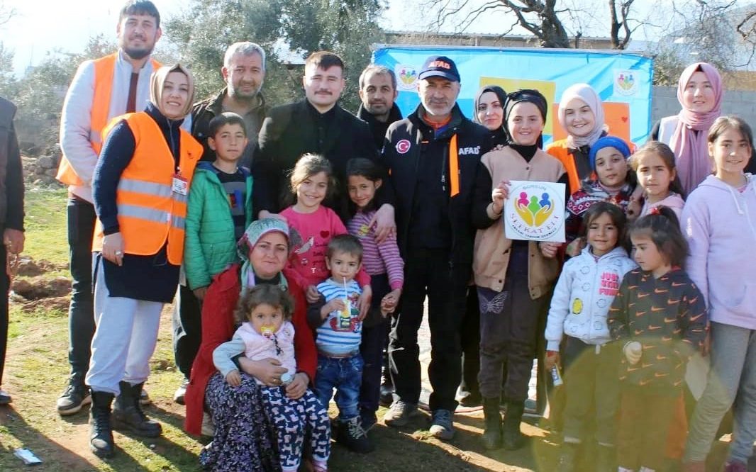 Sorgunda faaliyet gösteren Sorgun Şefkat Eli İnsani Yardım Derneği, deprem