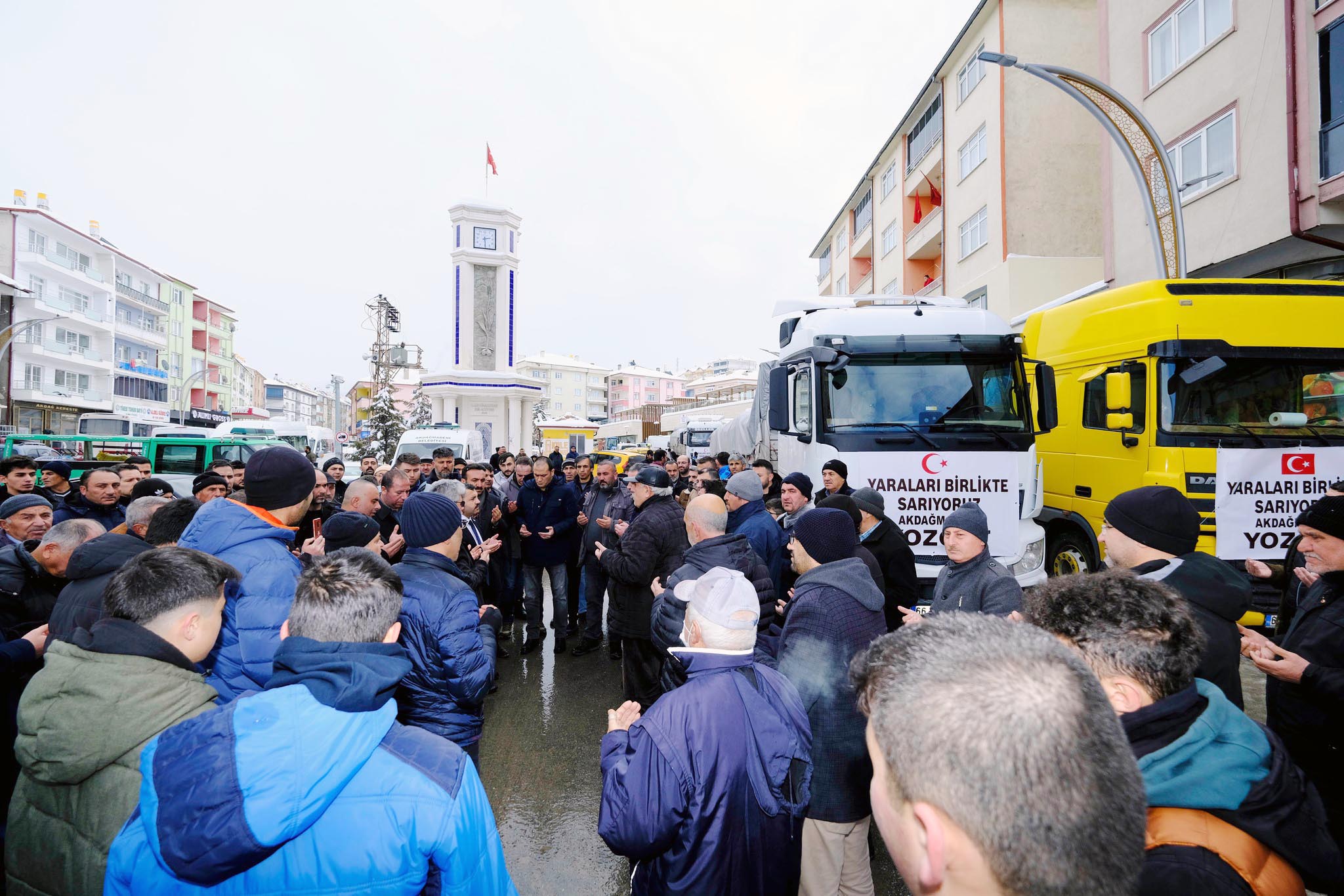 Yozgat’ın Akdağmadeni ilçesinde deprem bölgesine gönderilecek olan yardımlar için seferberlik