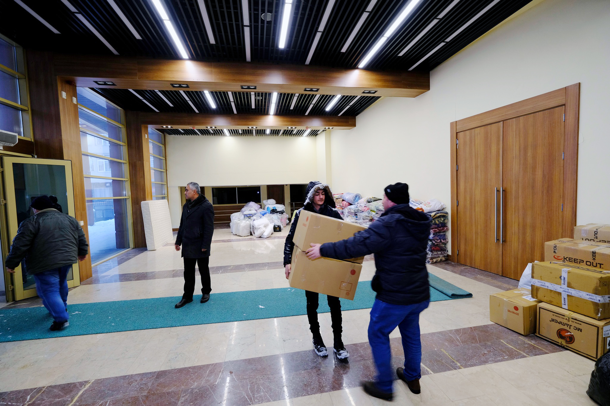Yozgat’ın Akdağmadeni ilçesinde deprem bölgesine gönderilmek üzere temin edilen malzemeler