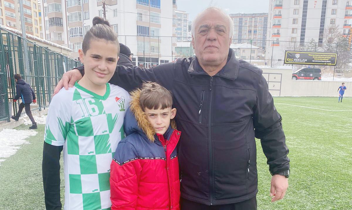 Yozgat’ta uzun yıllar Köy Hizmetlerispor da forma giyen, kaptanlığını ve