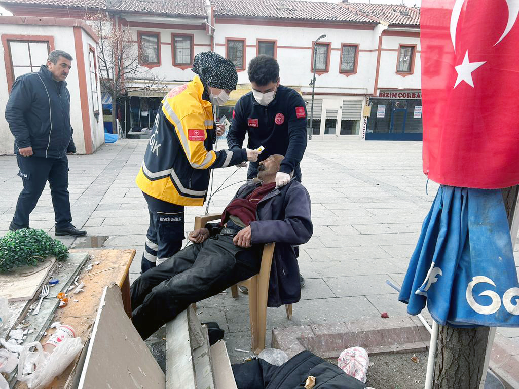 Yozgat’ın tanınmış simalarından un pazarında boyacılık yapan Menderes Selçuk açtığı