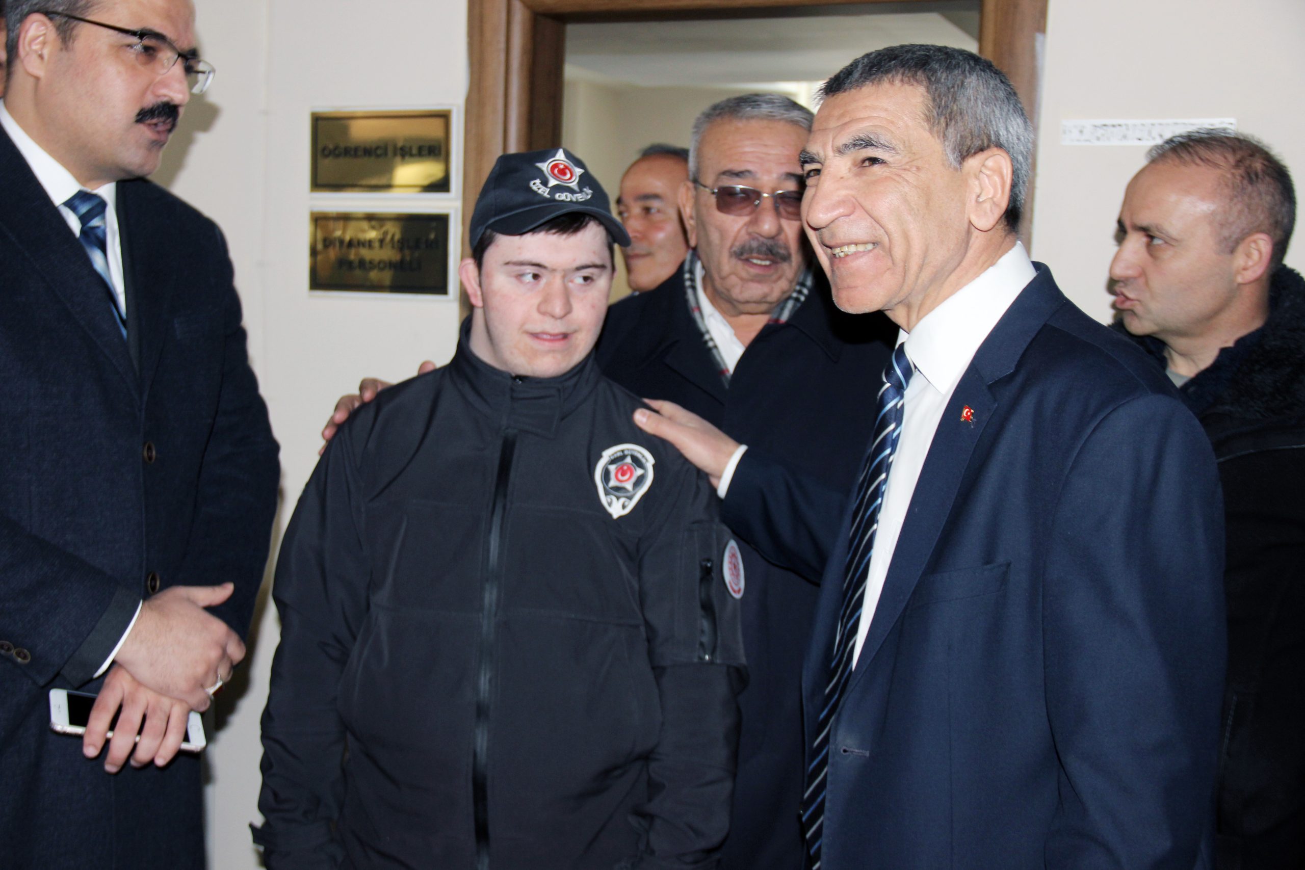 Down sendromlu depremzede gencin askerlik hayalini Yozgat'ta kaldığı yurttaki yetkililer