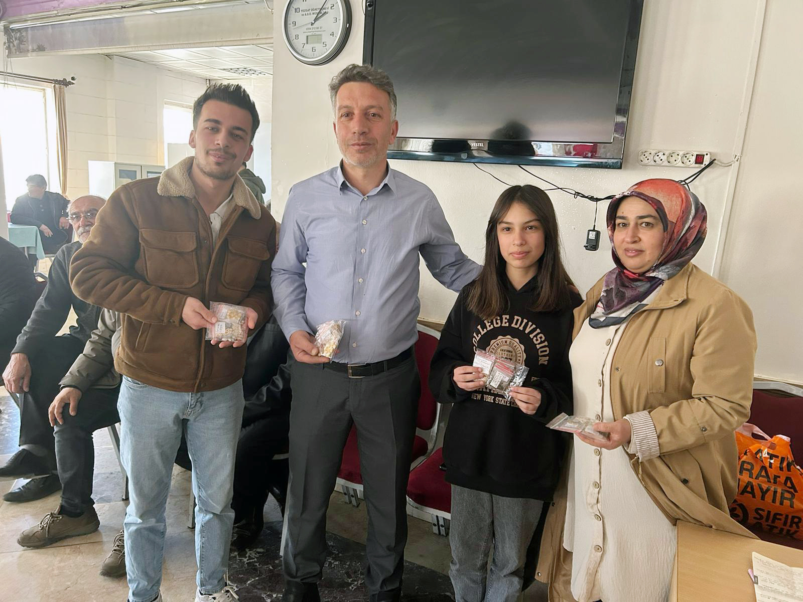 Birlik Dayanışma Bahçeleri topluluğu tarafından oluşturulan bahçelerde üretilen ata tohumları