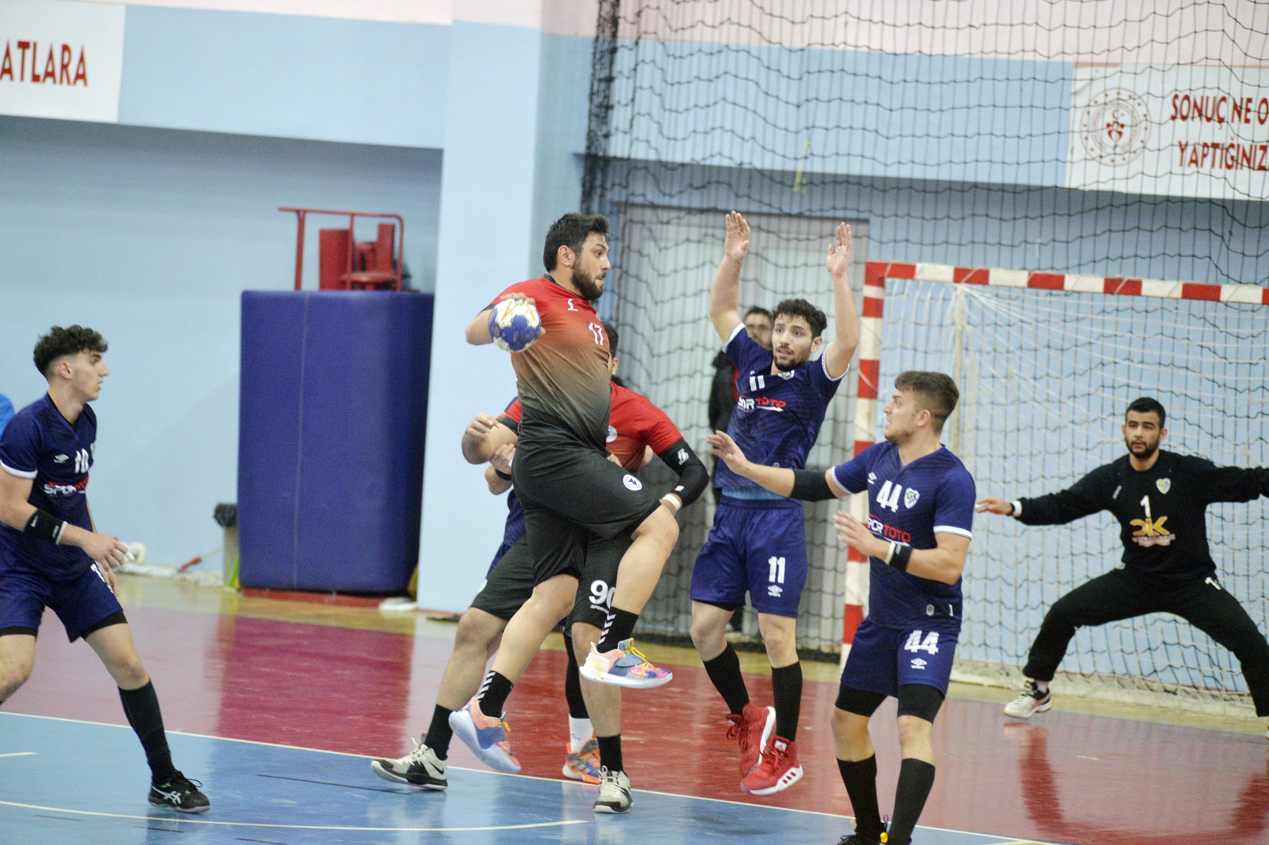 Hentbol Erkekler Birinci Ligi A Grubunda mücadele eden Yozgat Belediyesi