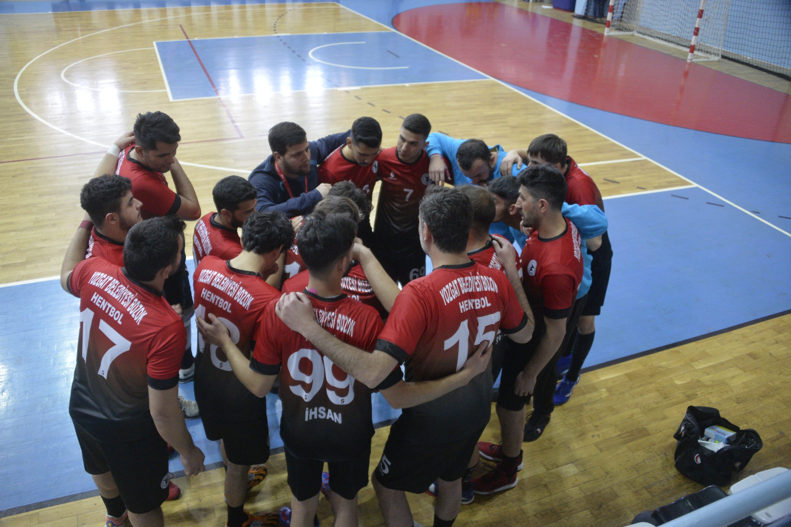 Hentbol Erkekler Birinci Ligi A Grubunda mücadele eden Yozgat Belediyesi