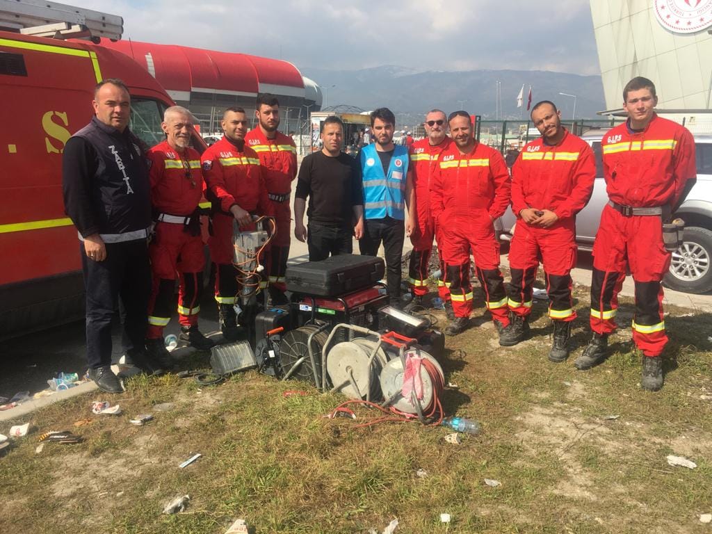 Kahramanmaraş merkezli meydana gelen deprem felaketlerinin ardından arama kurtarma çalışmalarını