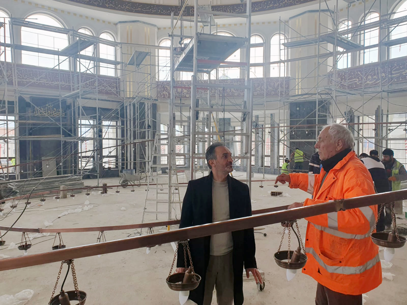 Çekerek ilçesinde yapımı devam eden Çekerek Merkez Camii inşaat çalışmalarında