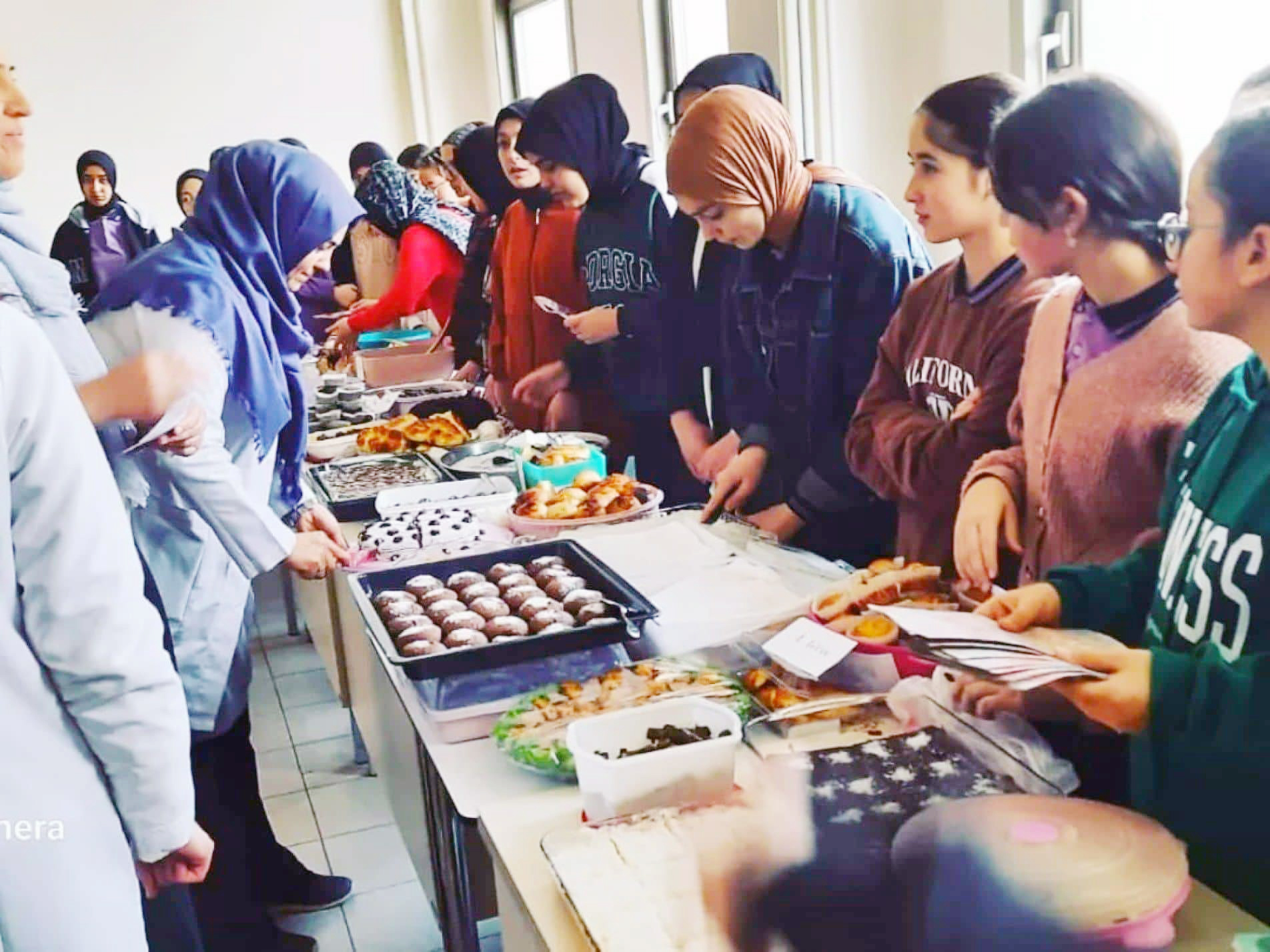 Yozgat Ayşe Ilıcak İmam Hatip Okulu tarafından depremzedeler için kermes