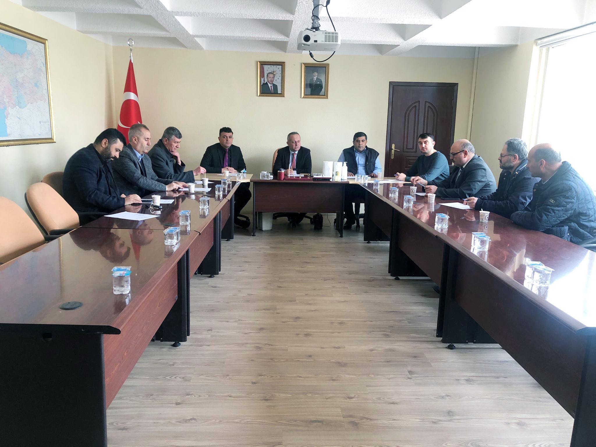 Sarıkaya ilçe Milli Eğitim Müdürü Cüneyt Yoldaş, ilçede bulunan liselerin