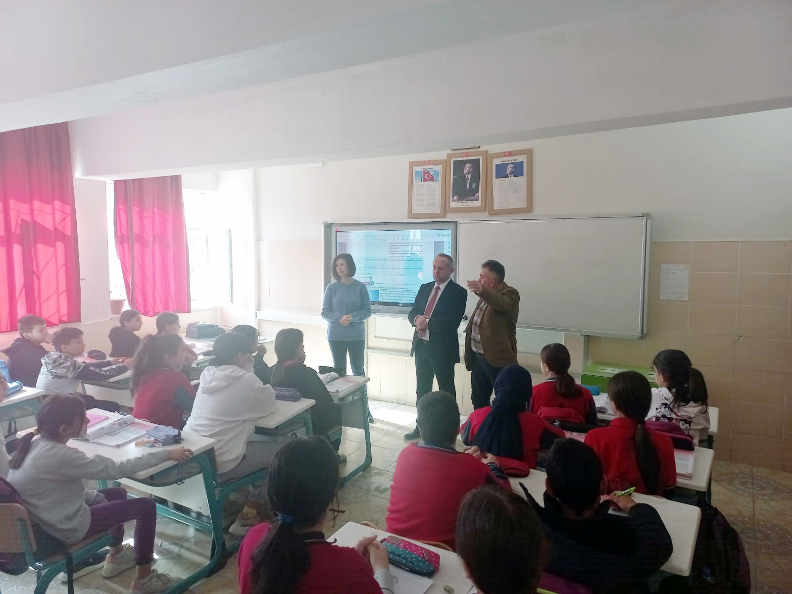 Sarıkaya İlçe Milli Eğitim Müdürü Cüneyt Yoldaş, Mehmet Akif Ersoy