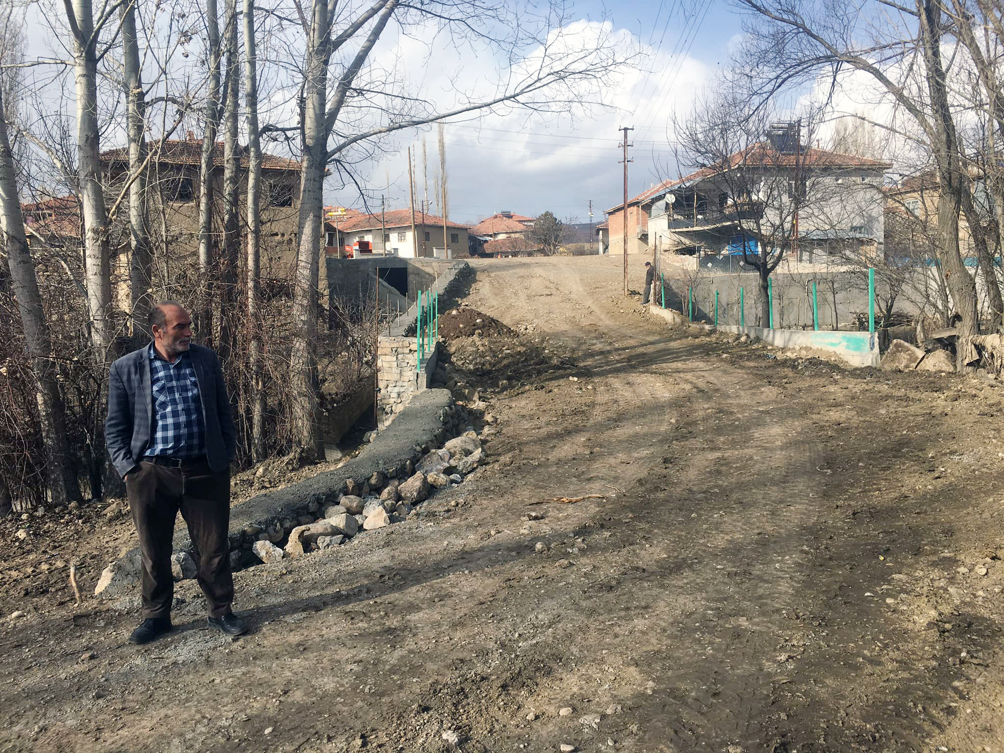 Çekerek ilçesine bağlı Özükavak beldesinde Yamaç Pınarı mevkiinde araçların zorlandıkları