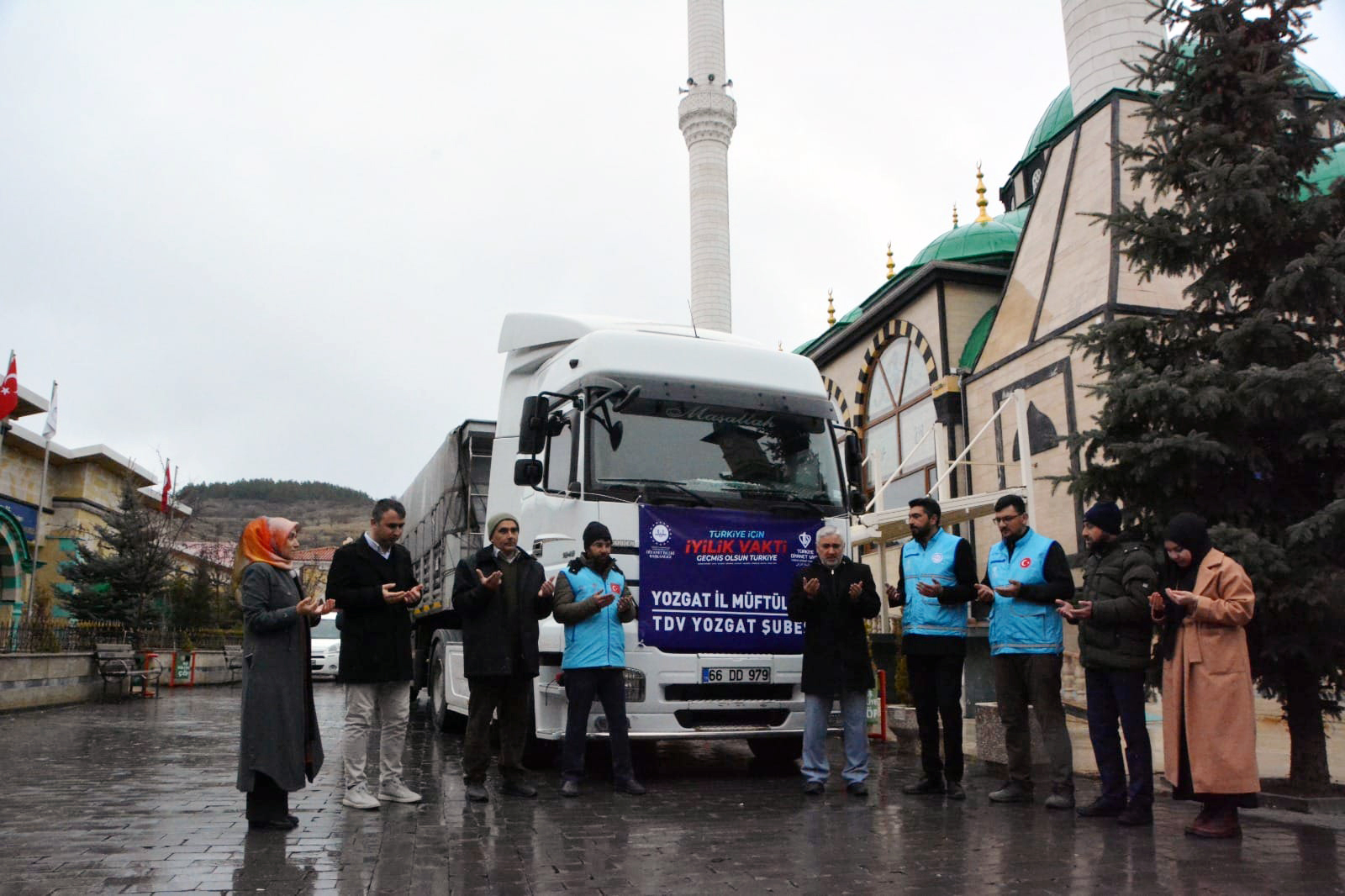 Yozgat İl Müftülüğü tarafından temin edilen yardımlardan oluşan 3 TIR