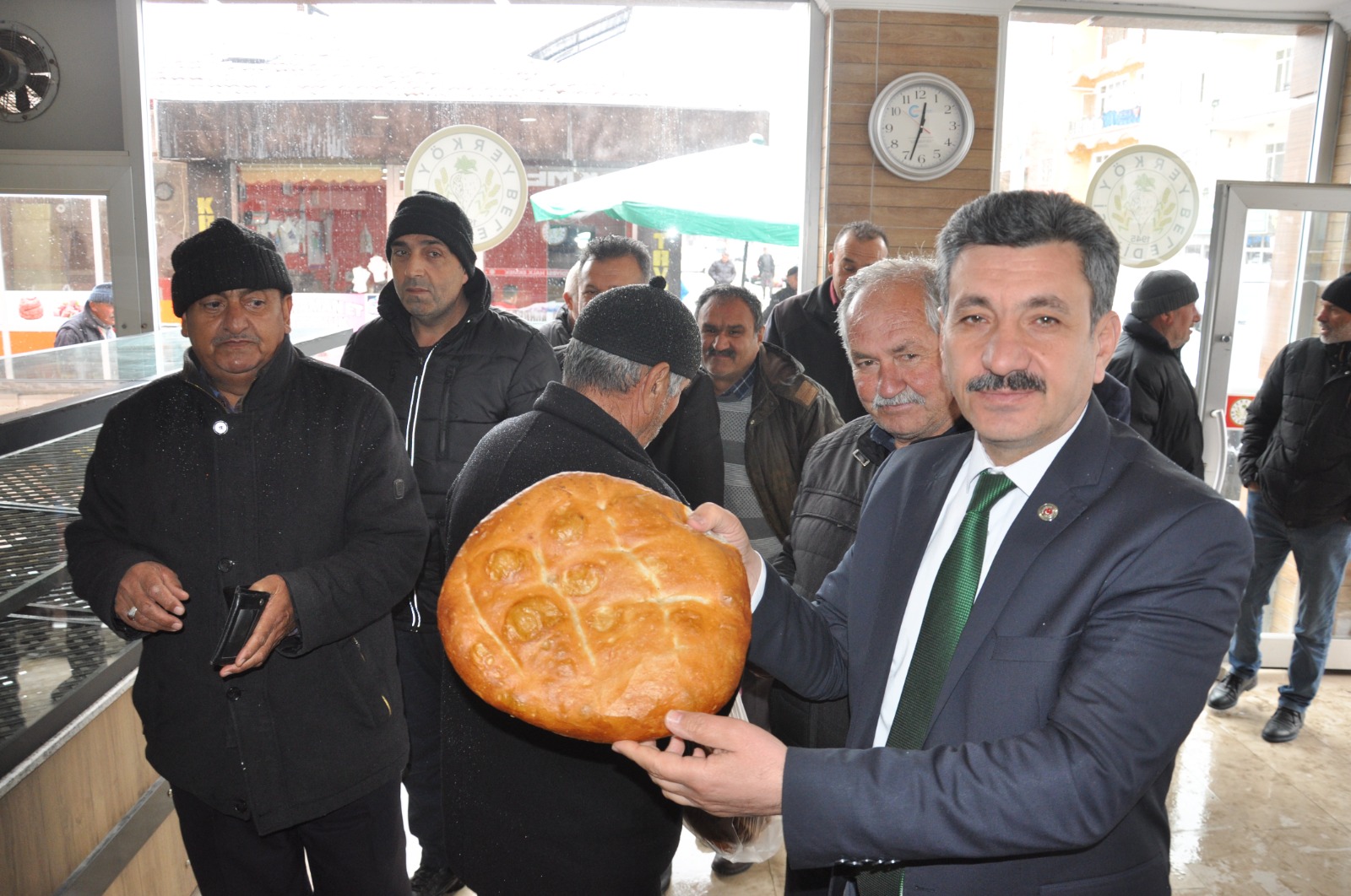Yerköy Belediyesi tarafından kurulan ekmek fırınında 400 gram ramazan pidesi
