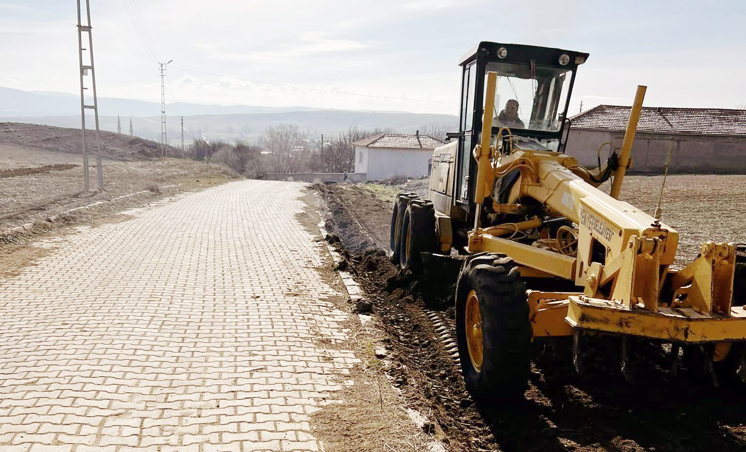 Sorgun İlçesine bağlı Yeniyer Beldesinde Belediye tarafından yol genişletme çalışmaları