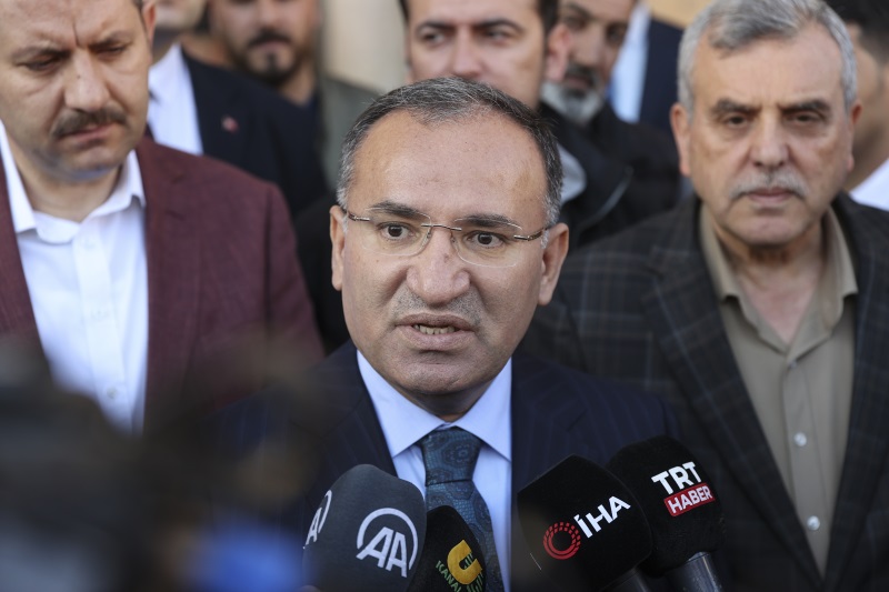 Adalet Bakanı Bekir Bozdağ, kirada yüzde 25 artış süresinin uzatılacağını,