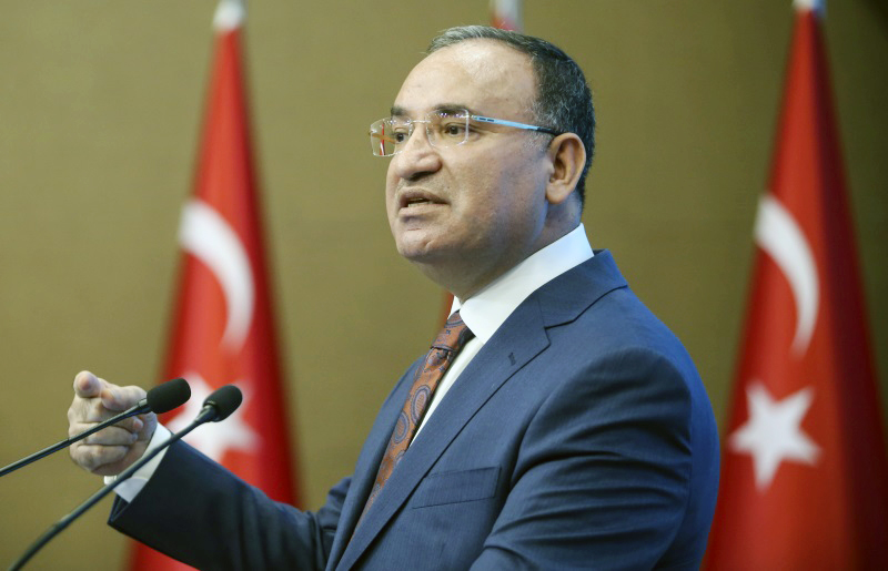 Adalet Bakanı Bekir Bozdağ, “Avukatlarla ilgili Anayasal güvence de getirmek