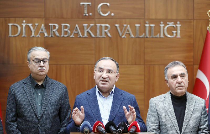 Adalet Bakanı Bekir Bozdağ, "Anayasa'mızın 79. maddesine göre Yüksek Seçim