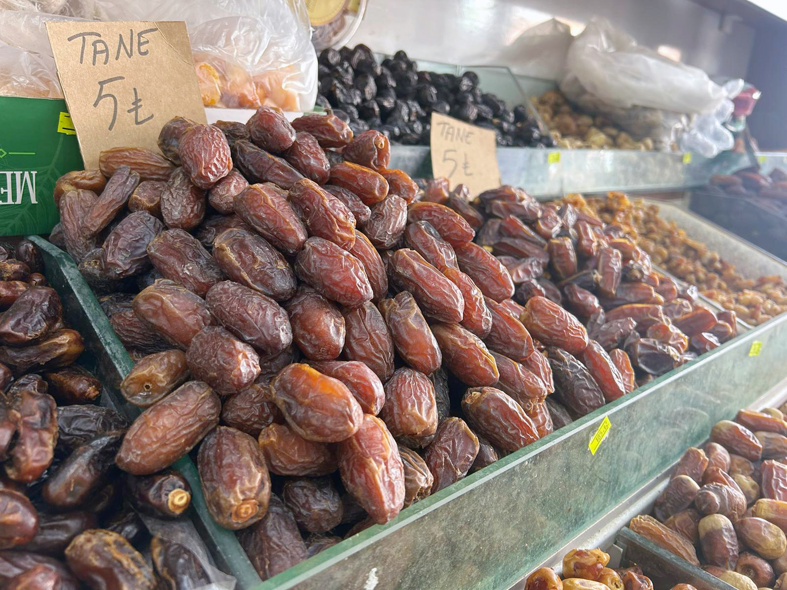 Yozgat’ta Razaman ayında iftar sofralarının vazgeçilmez ürünlerinden olan hurmanın tanesi