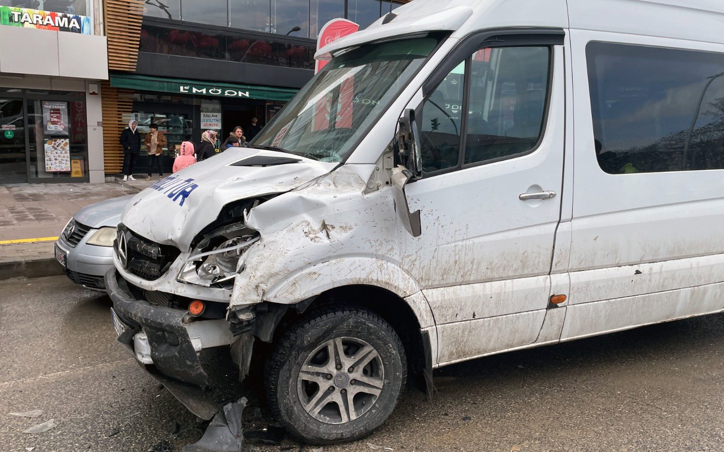 Yozgat'ta hafriyat kamyonu ile öğrenci servisinin çarpışması sonucu meydana gelen