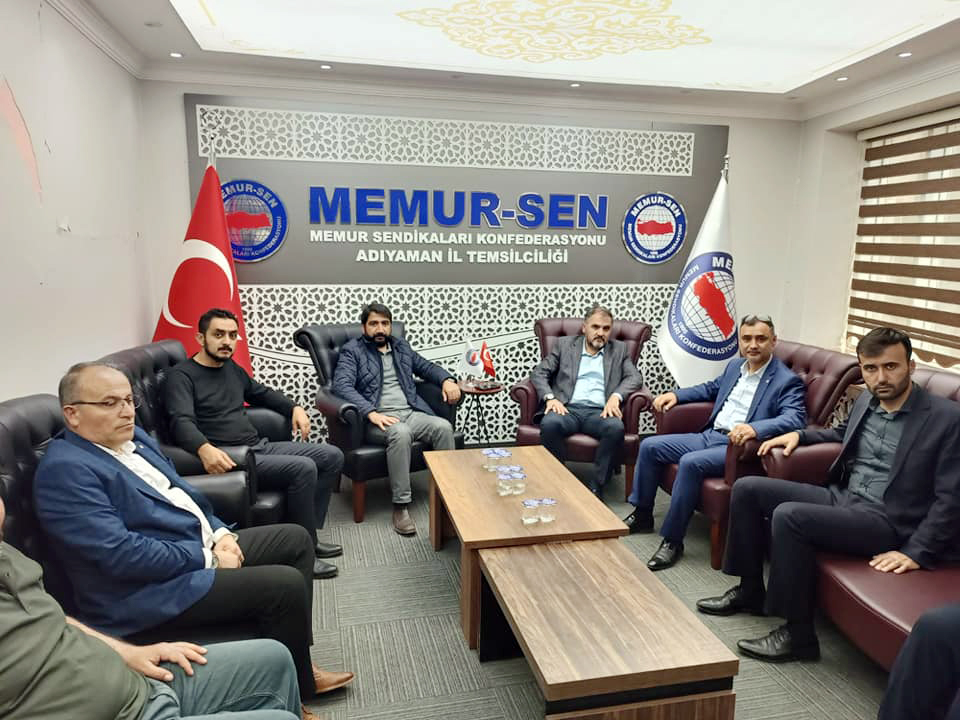 Eğitim Bir Sen Yozgat Şube Başkanı Kenan Şerefli, beraberinde yönetim