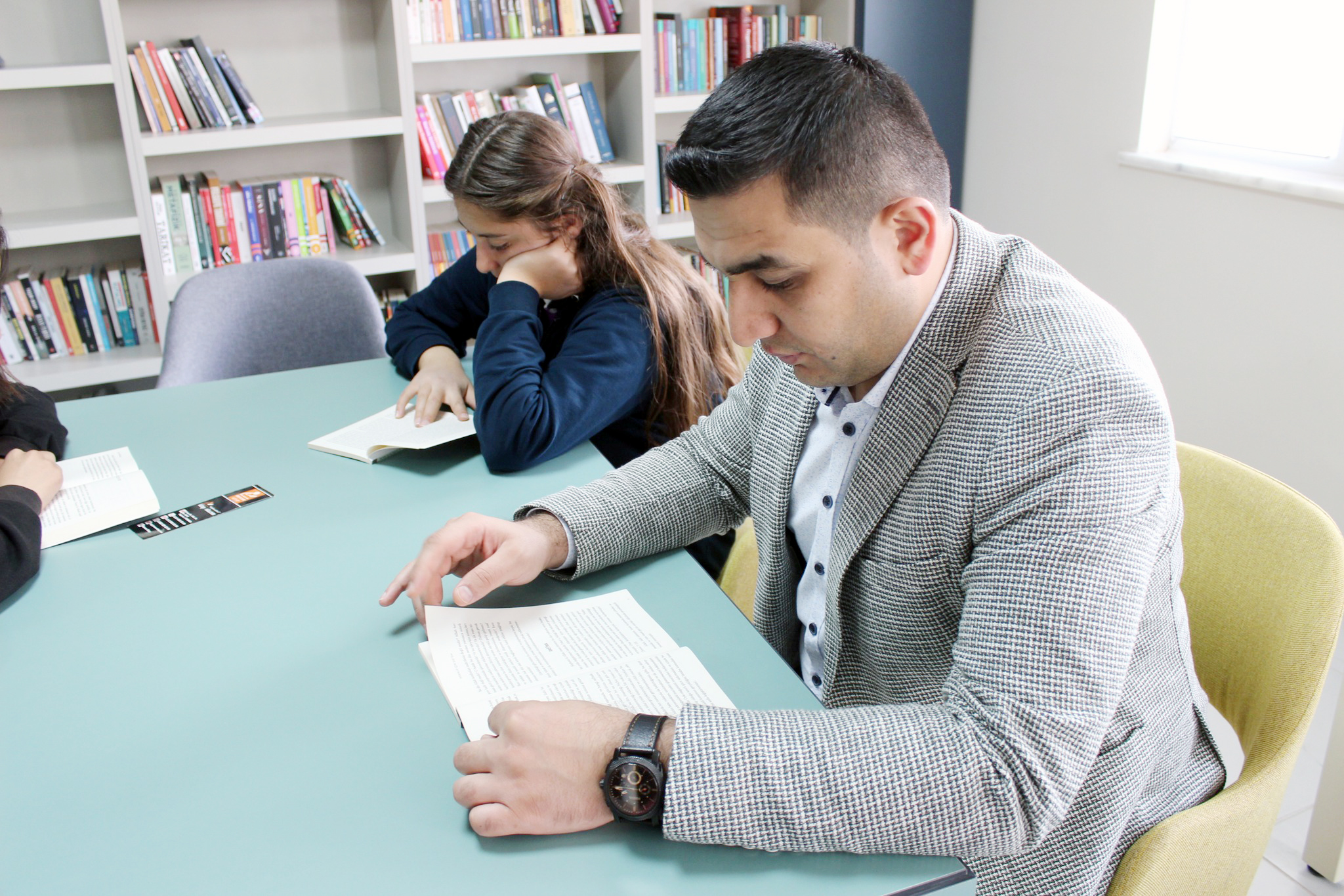 Yenifakılı Kaymakamı Mehmet Şirin Altay, Kütüphane Haftası etkinlikleri kapsamında düzenlenen