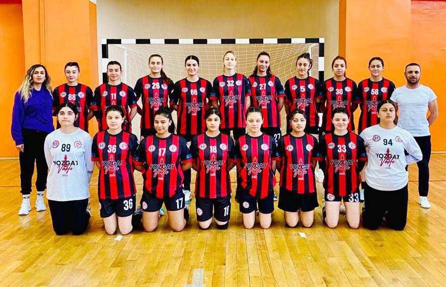 Hentbol Kadınlar Birinci Ligi A Grubunda mücadele eden Yozgat Aile