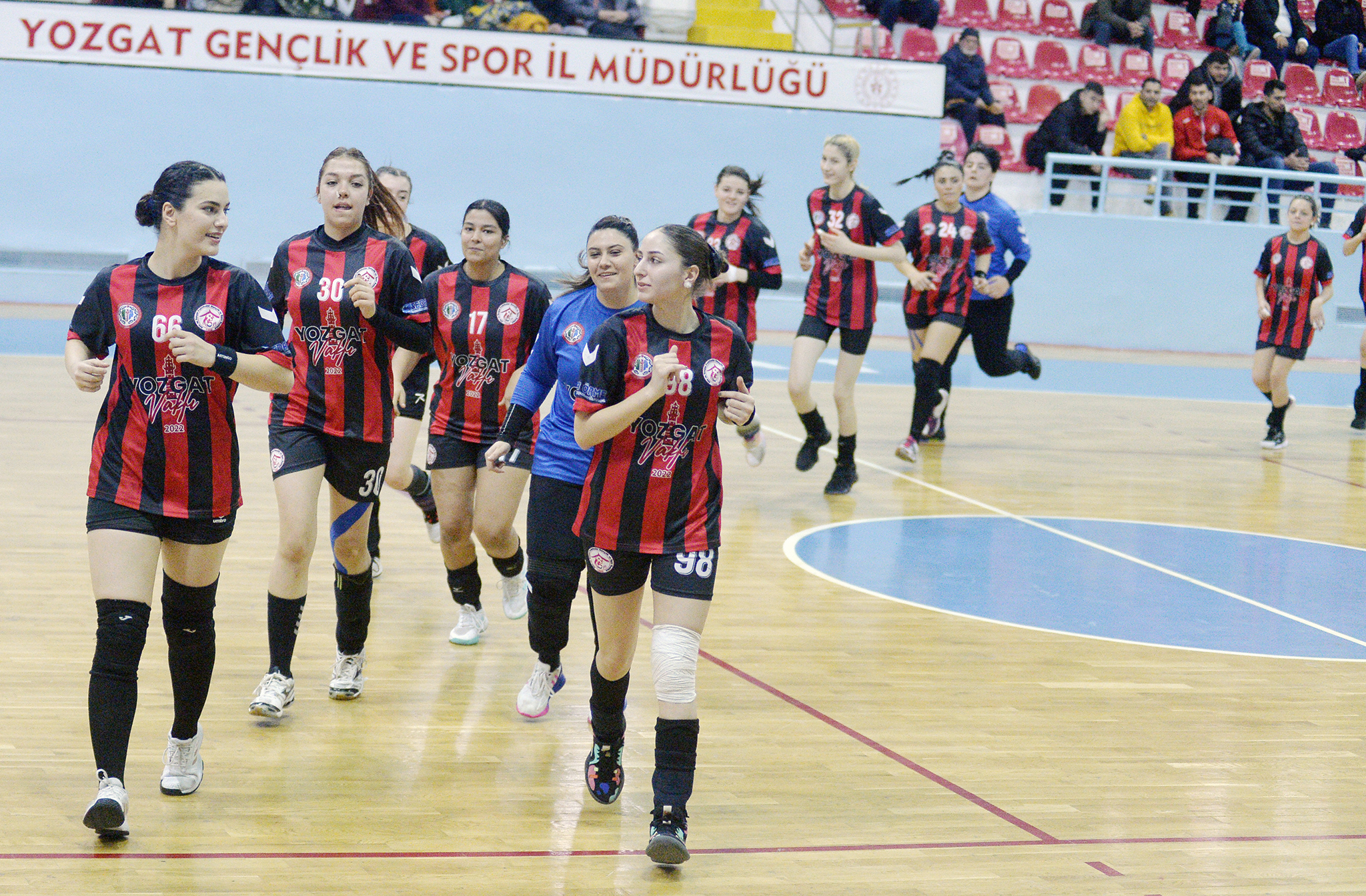 Hentbol Kadınlar Birinci Ligi A Grubunda kümede kalma mücadelesi veren