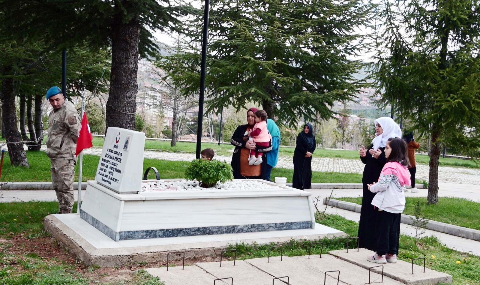 Yozgat'ta Ramazan Bayramı öncesinde il yöneticileri, şehit aileleri ve yakınları