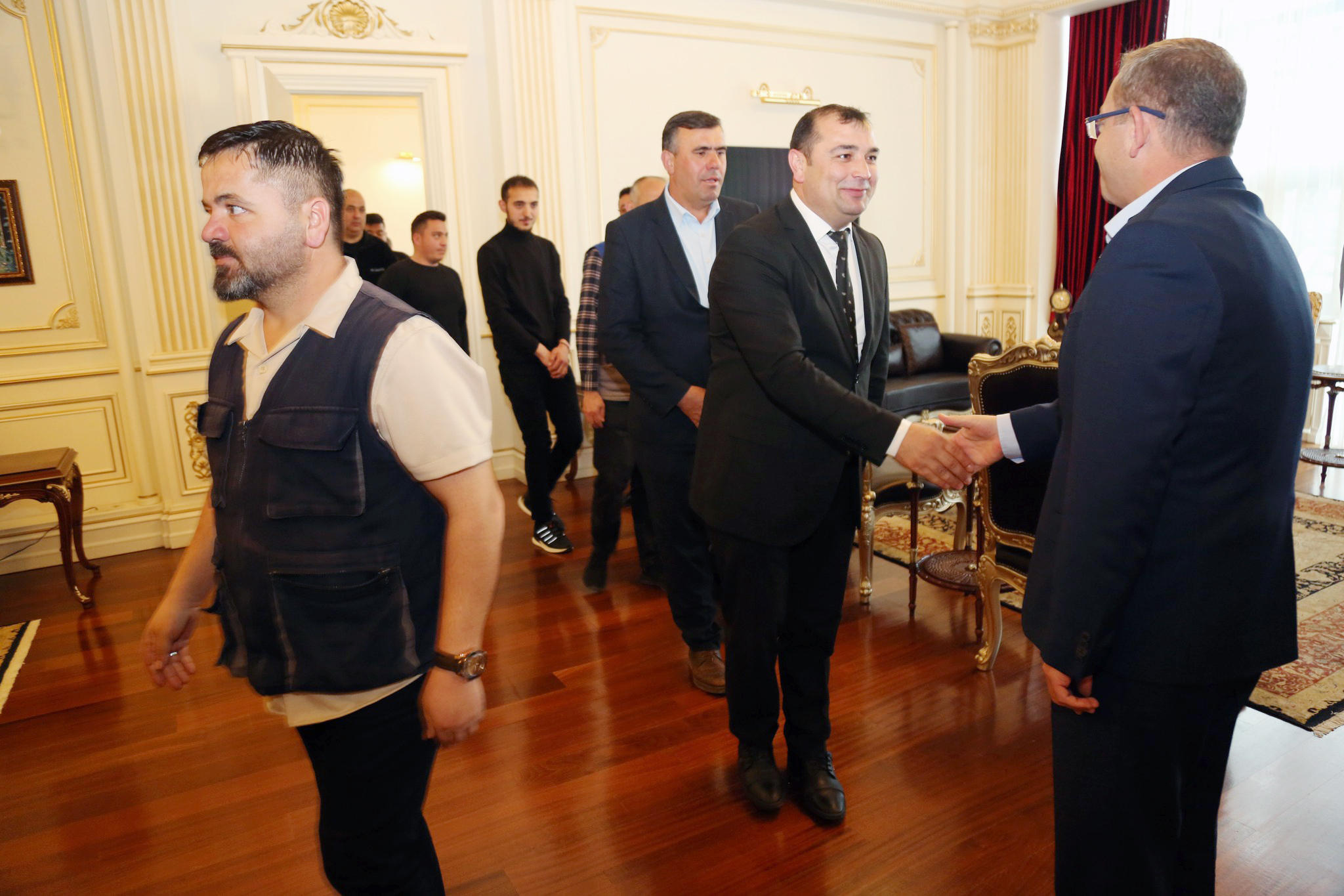 Ramazan Bayramını Hatay’ın Hassa ilçesinde depremzedeler ile birlikte geçiren Yozgat