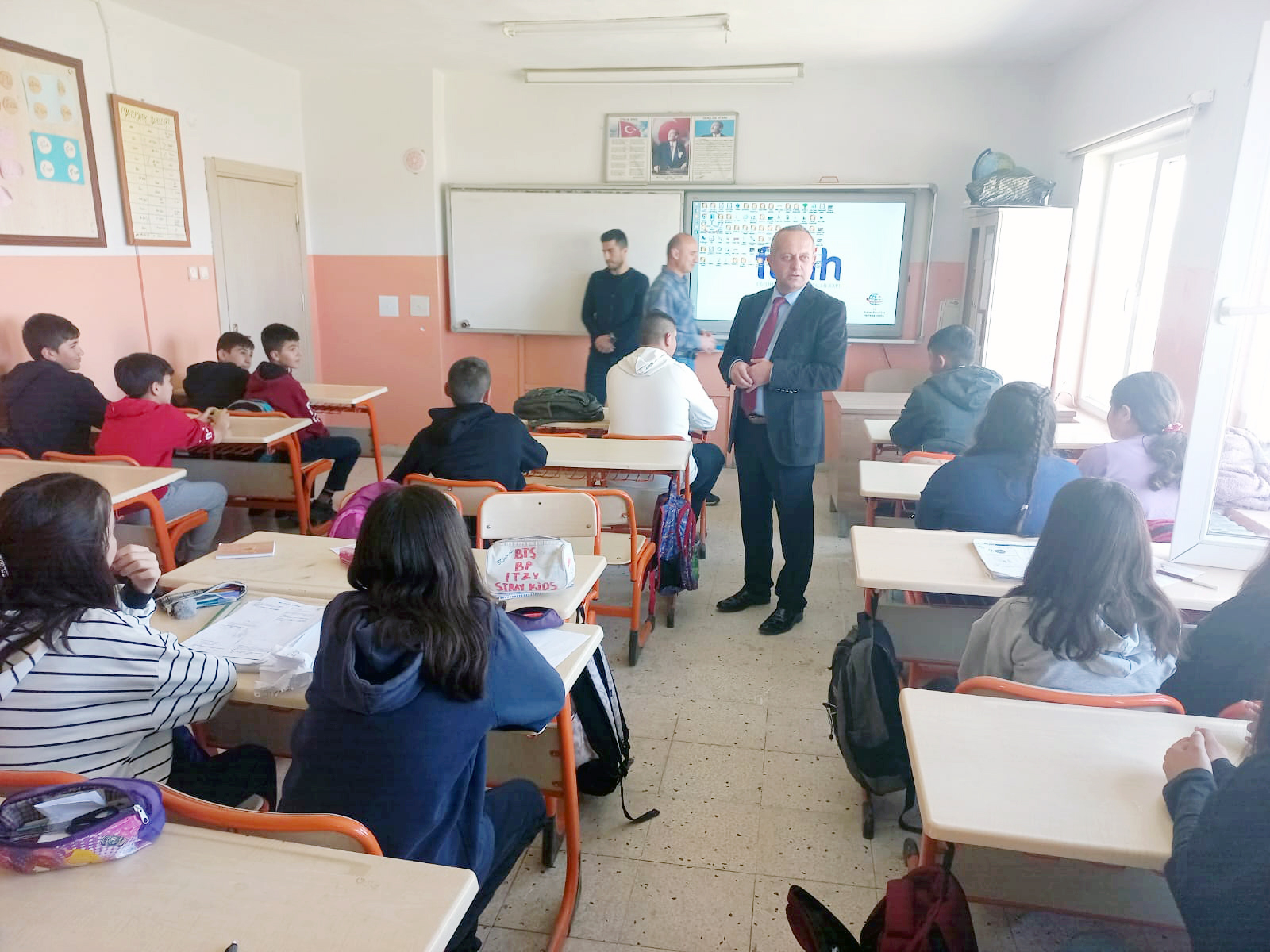 Sarıkaya İlçe Milli Eğitim Müdürü Cüneyt Yoldaş okul ziyaretlerine devam