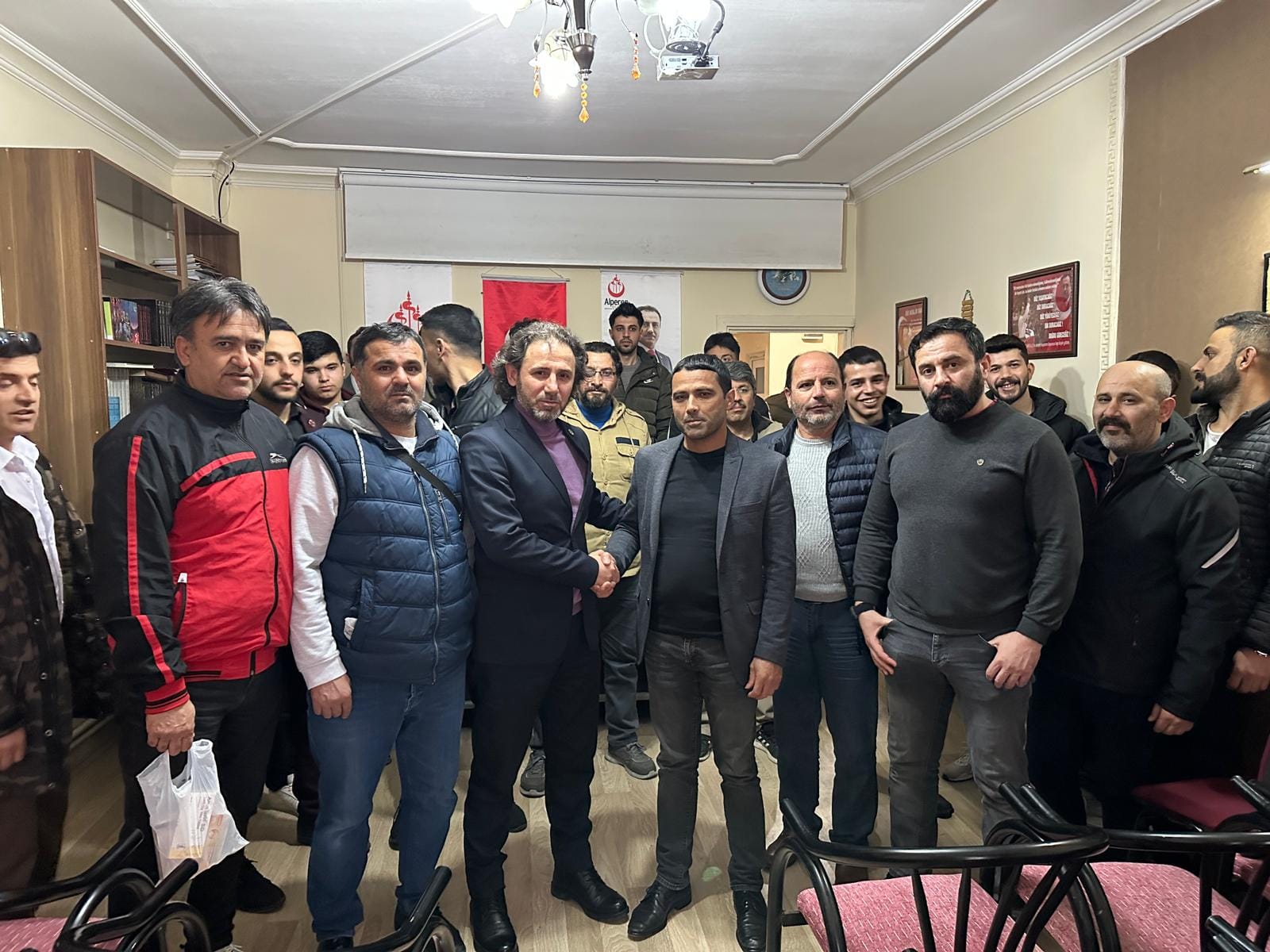 Yurt Sendikalari Konfederasyonu Genel Başkanı ve Yozgat Yurt-Ay Derneği Başkanı Hakan Çeliksoy, beraberinde yönetim