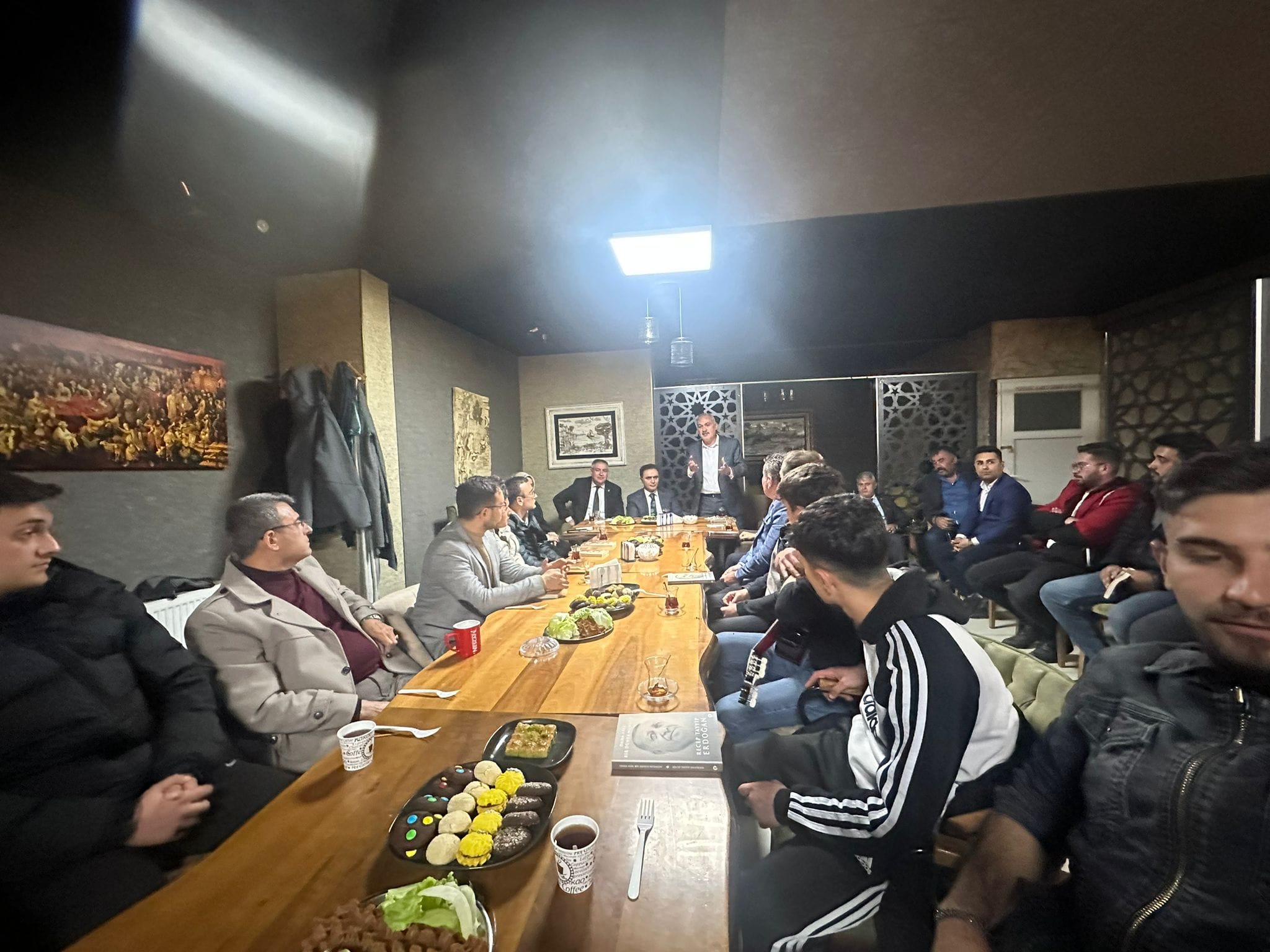 Boğazlıyan'da gençlerle bir araya gelen AK Parti Yozgat Milletvekili Adayı