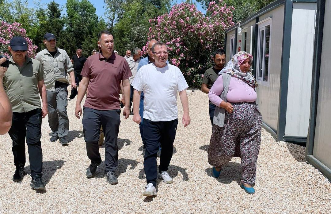 Sarıkaya Belediye Başkanı Ömer Açıkel, Hatay’ın Hassa İlçesinde Yozgat Vakfı