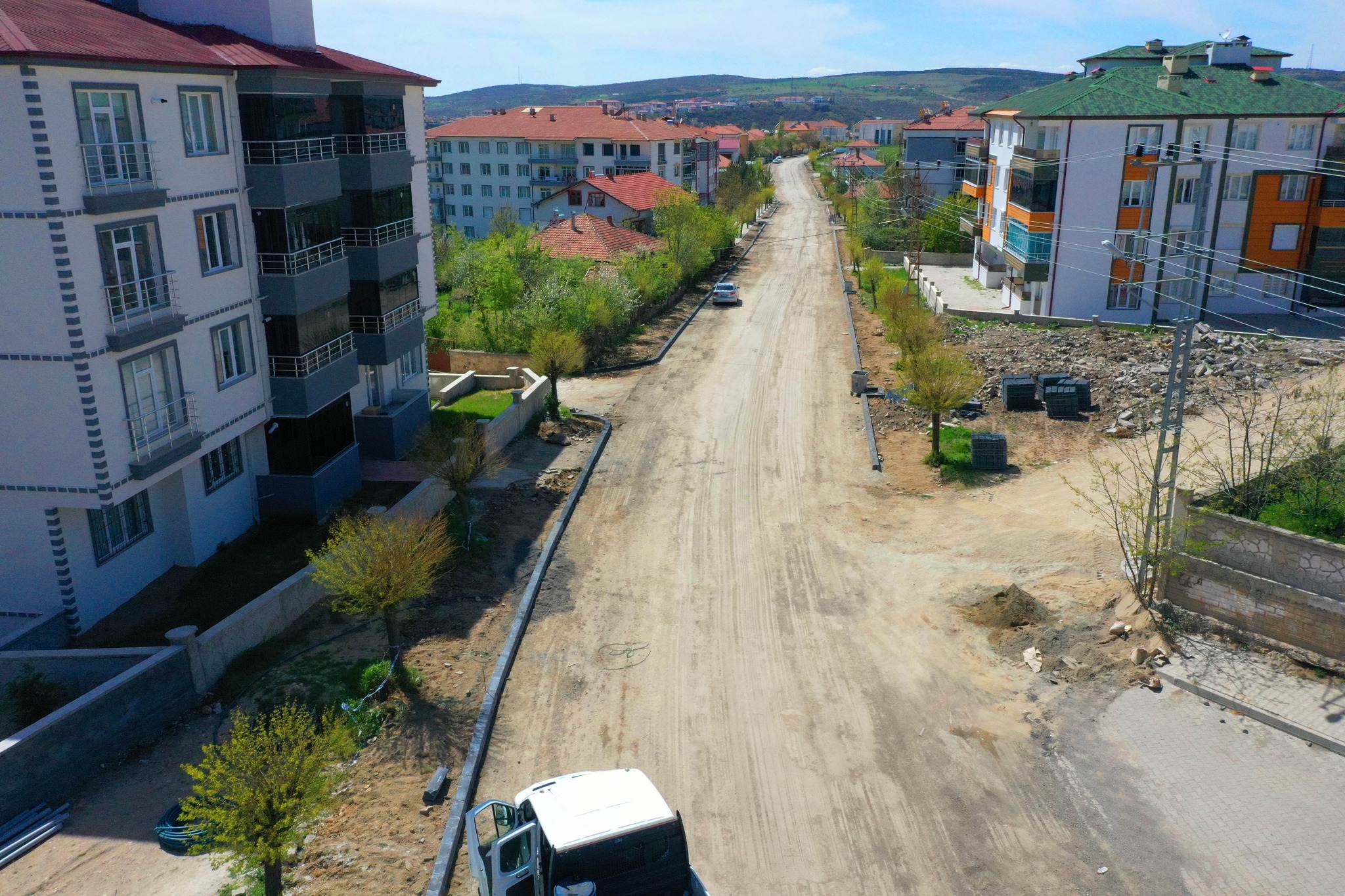 Akdağmadeni Belediyesi tarafından Seyrantepe Mahallesi 81. Sokaktaki stabilize yolda yeniden