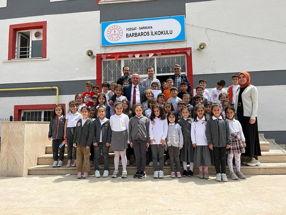 Sarıkaya İlçe Milli Eğitim Müdürü Cüneyt Yoldaş, okul ziyaretleri kapsamında