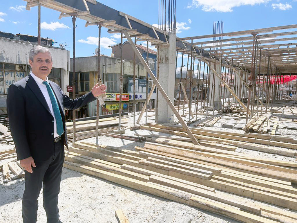 Yozgat Belediye Başkanı Celal Köse, Bankalar Caddesi üzerinde yapım inşaatı