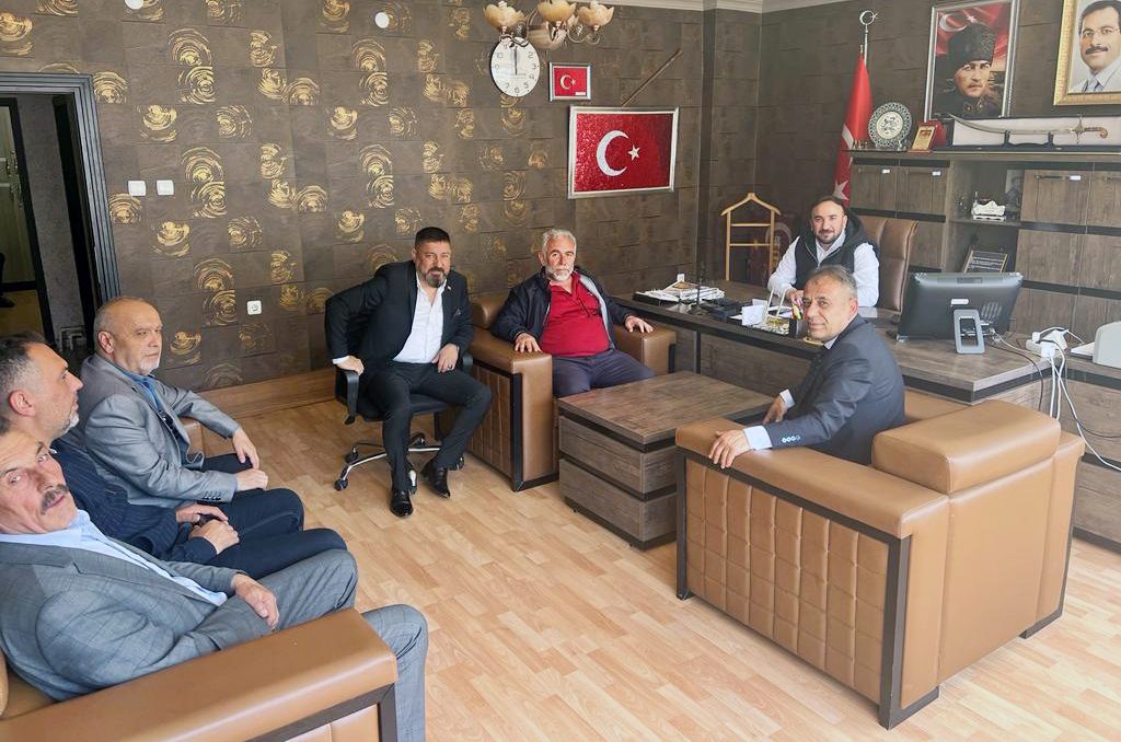 DEVA Partisi Yozgat İl Başkanı Mustafa Bulut, beraberinde partili üyeler