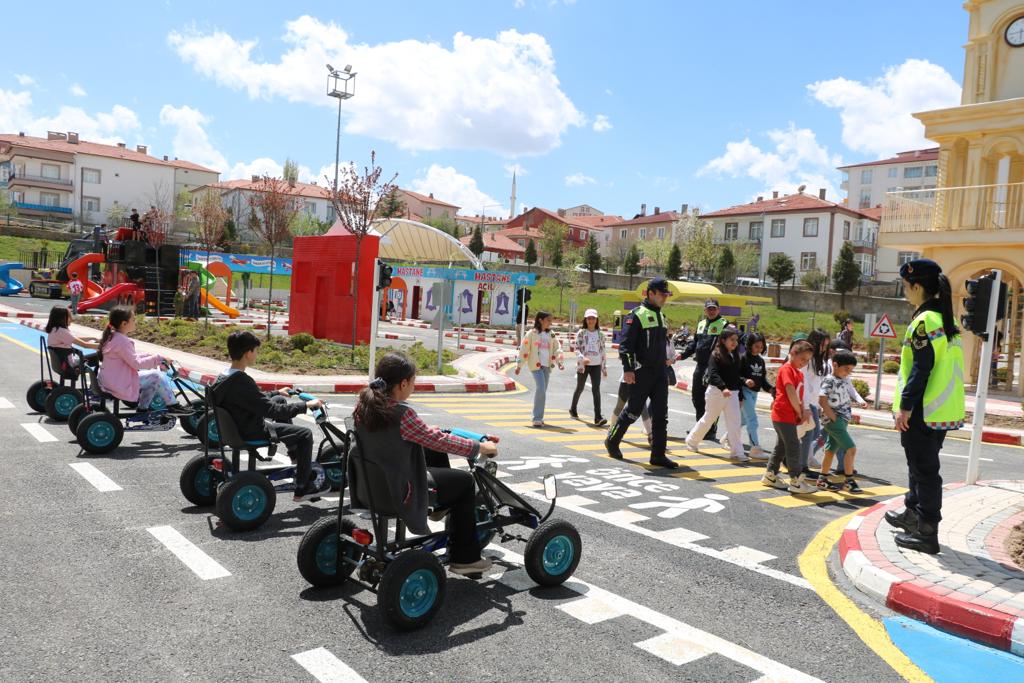 Her yıl Mayıs ayının ilk Cumartesi gününü izleyen hafta kutlanılan