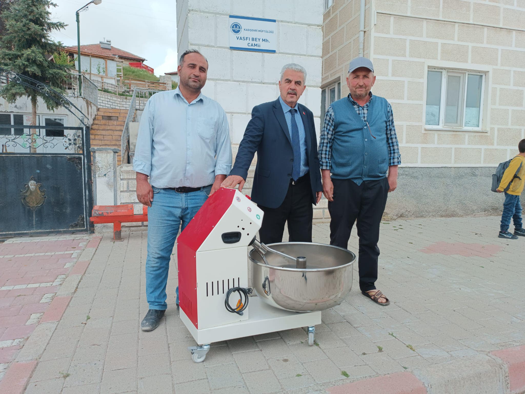 Kadışehri Belediyesi tarafından, ilçede bulunan mahallelere kadınlar için hamur yoğurtma