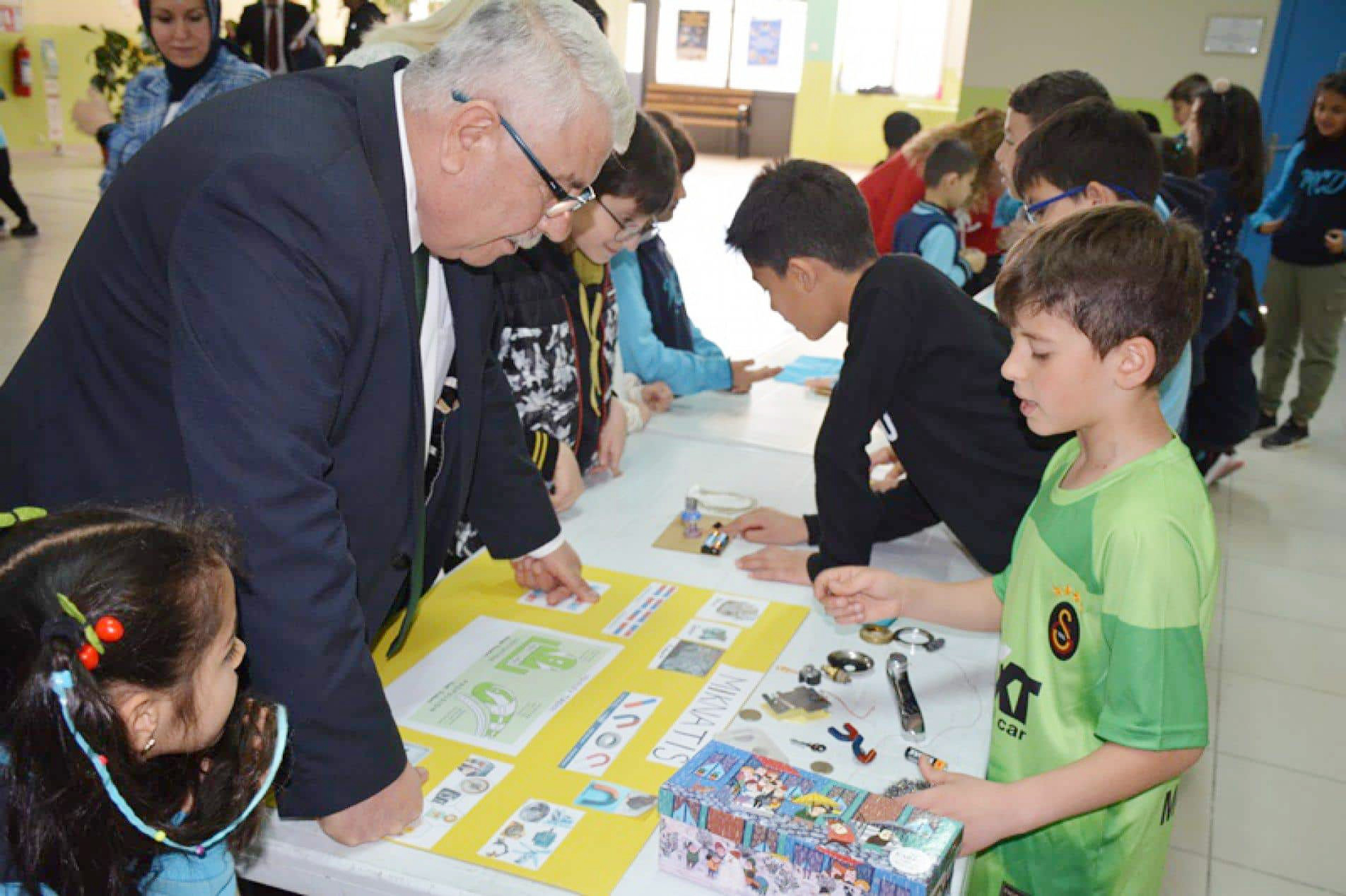 75. Yıl Dr. Müzeyyen Çokdeğerli İlkokulu 4. sınıf öğrencileri, Fen