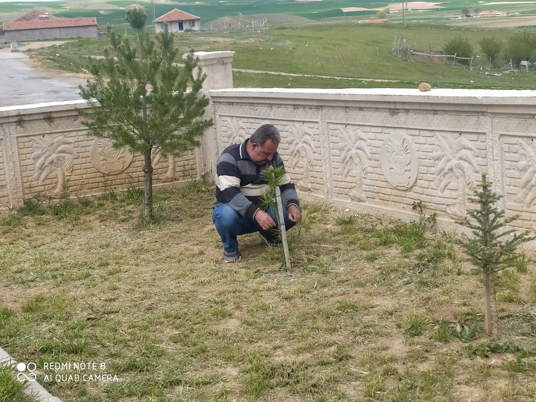 Yenifakılı Öğretmen Evi bahçesinde İlçe Milli Eğitim Müdürlüğü tarafından çevre