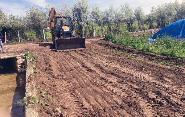 Çekerek ilçesine bağlı Özükavak Beldesinde, belediye tarafından yol çalışmaları devam