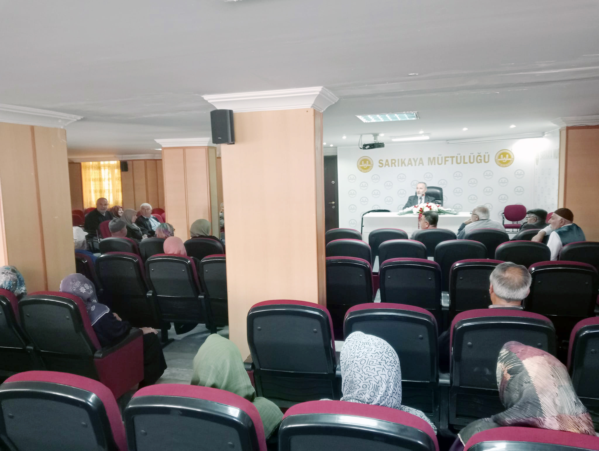 Bu yıl kutsal hac yolculuğuna çıkacak hacı adaylarına Sarıkaya Müftüsü