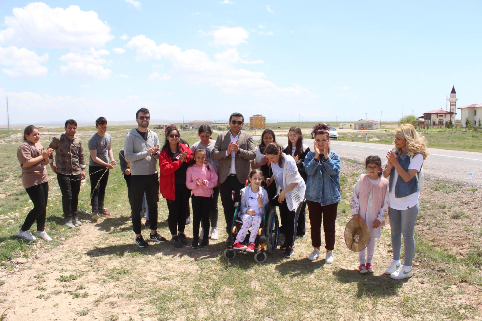 Yenifakılı Kaymakamlığı tarafından deprem bölgesinden Yenifakılı ilçesine gelen misafir çocuklar