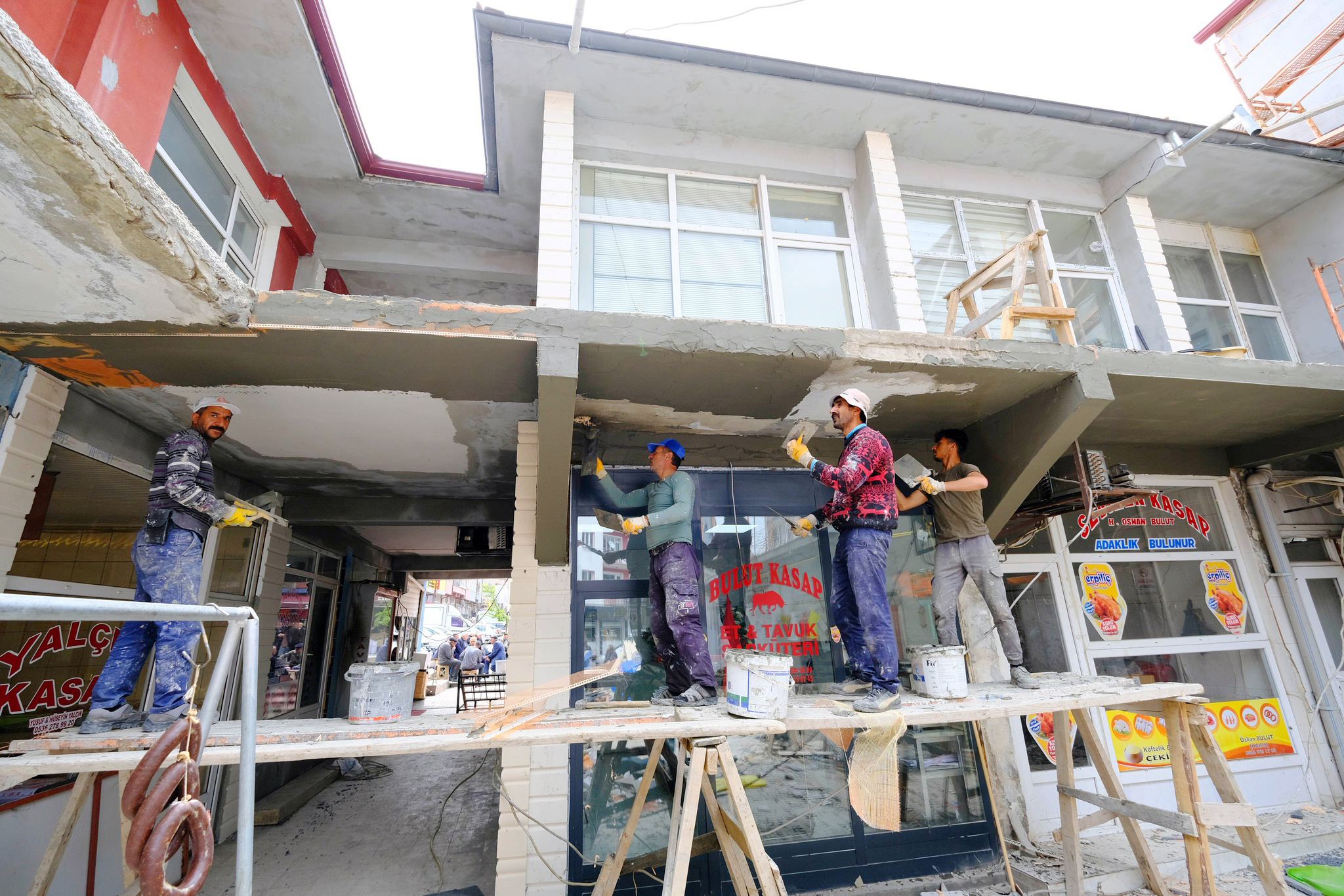 Akdağmadeni Belediyesi tarafından hazırlanan ‘Sokak Sağlıklaştırma’ projesi kapsamında çalışmaların başladığı