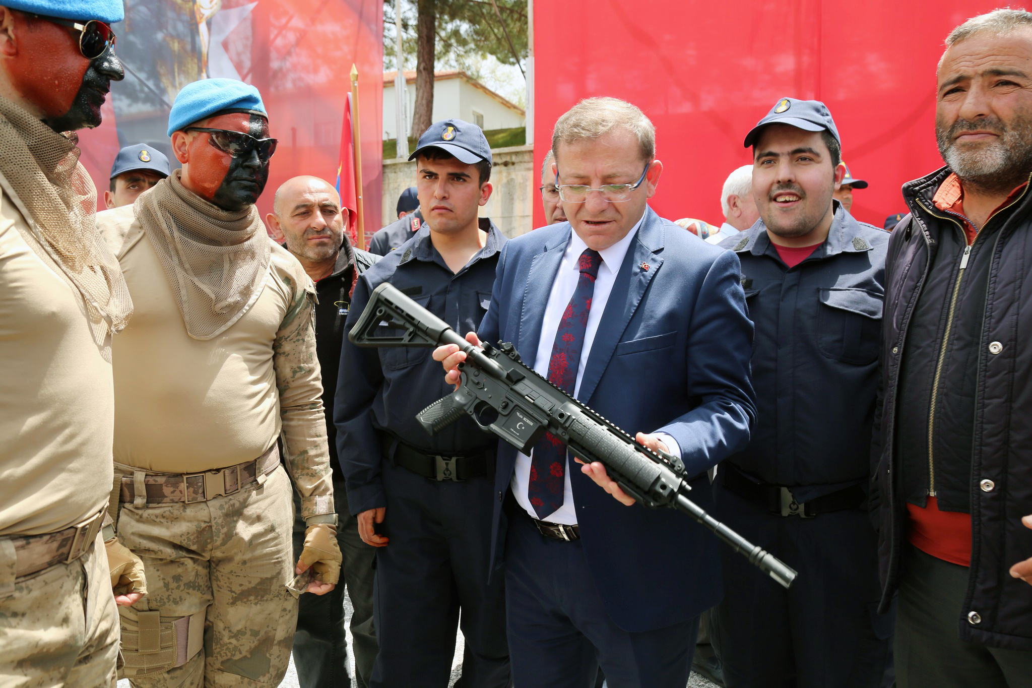 Engelliler Haftası etkinlikleri kapsamında İl Jandarma Komutanlığı’nda düzenlenen engellilere yönelik