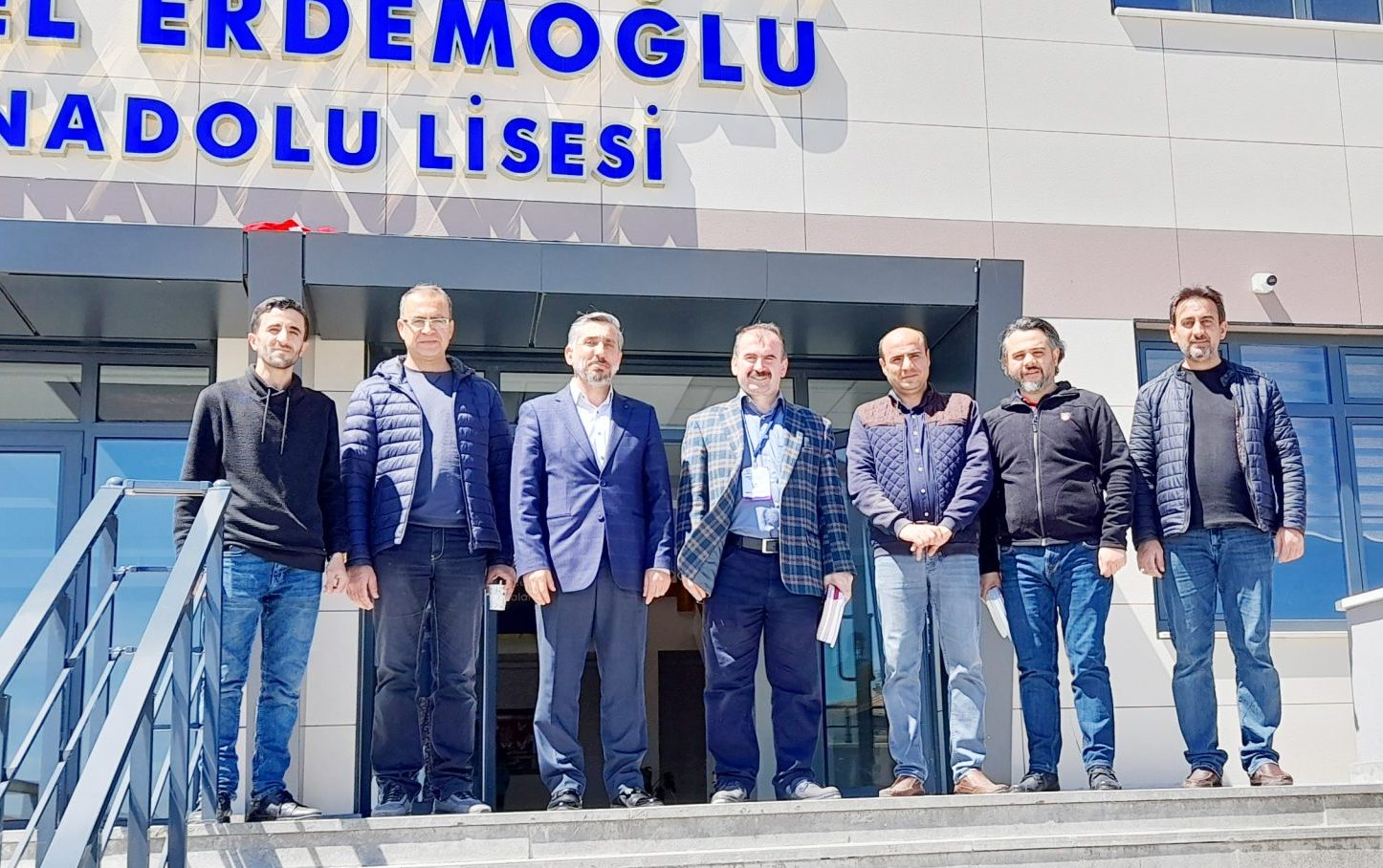 Deprem bölgesinde çocukların okula alışma sürecini ve yeniden toparlanma çalışmalarını