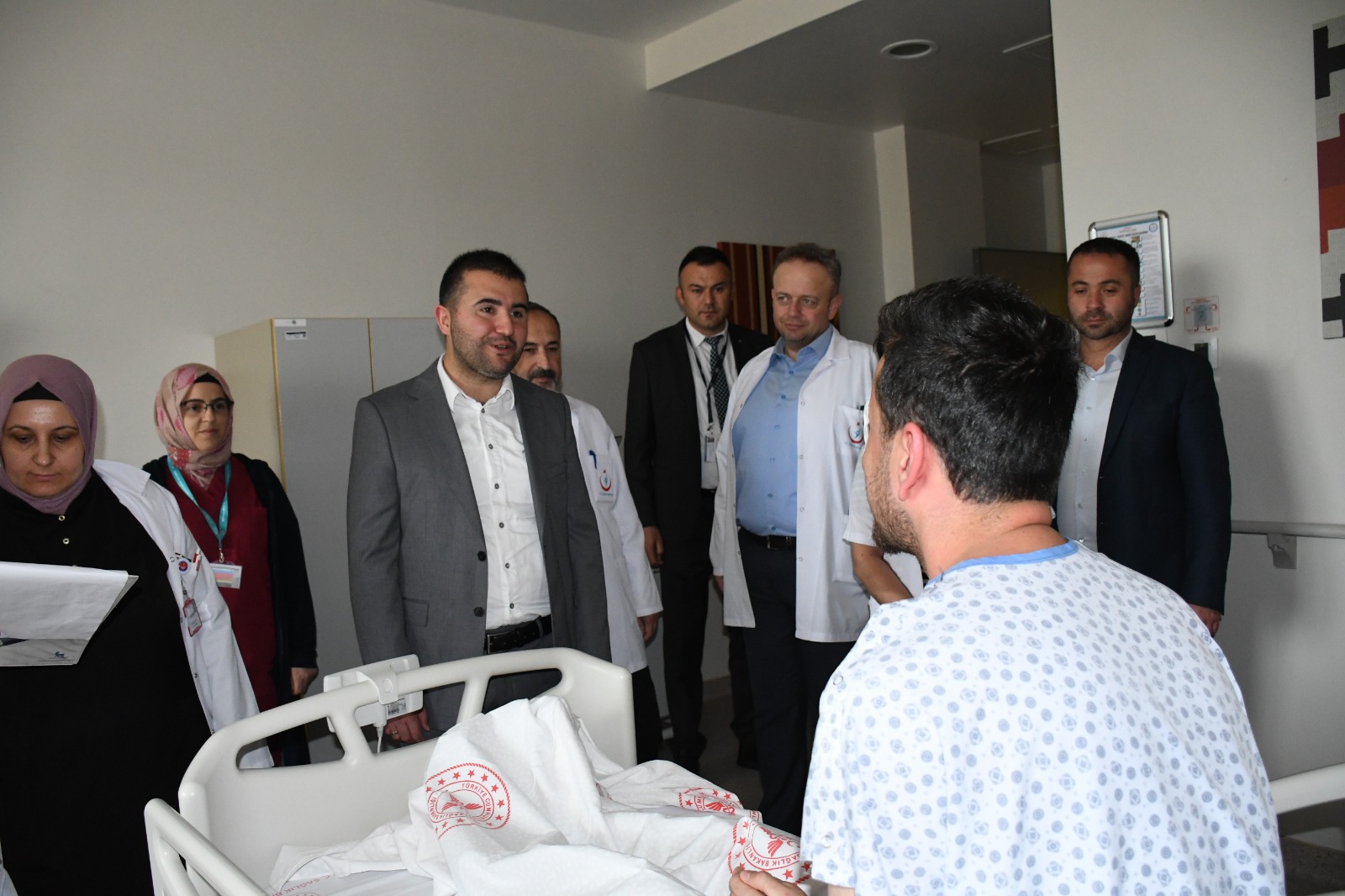 Yozgat Şehir Hastanesi Başhekimi Uz. Dr. Mustafa Kozan, hastalara 