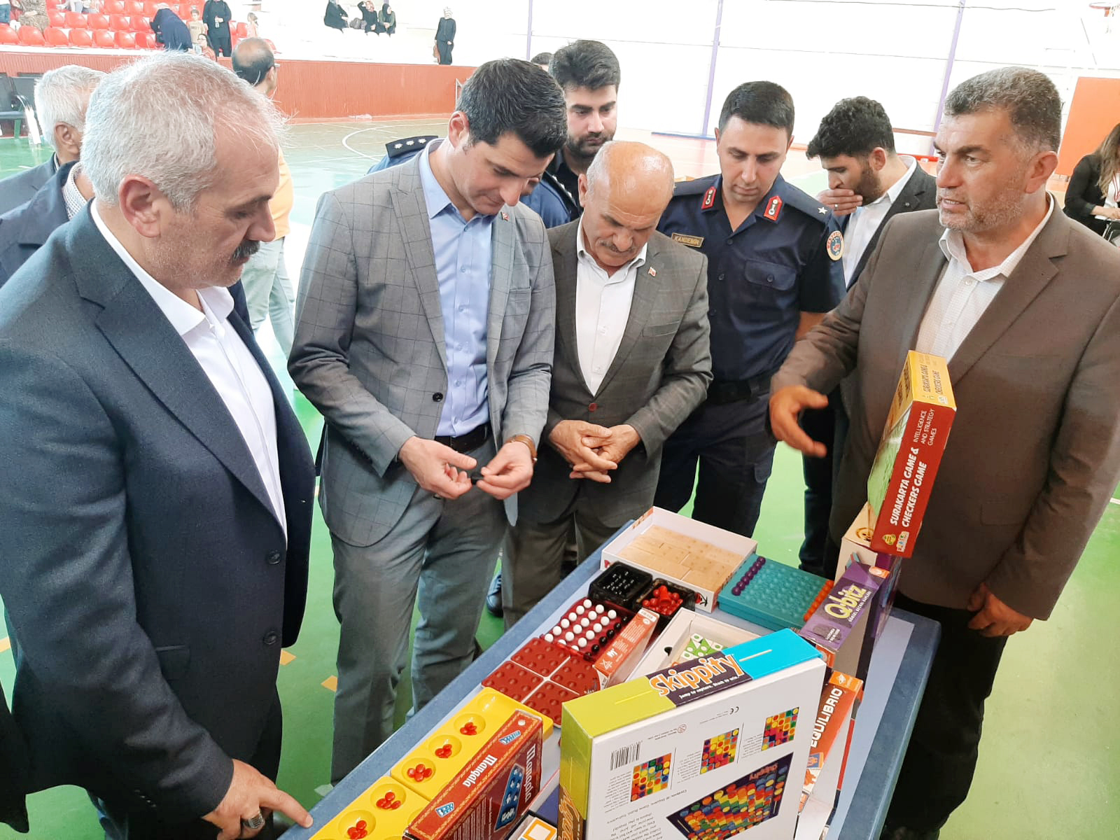 Boğazlıyan Kaymakamlığı himayesinde İlçe Milli Eğitim Müdürlüğü tarafından okullarda öğrenciler