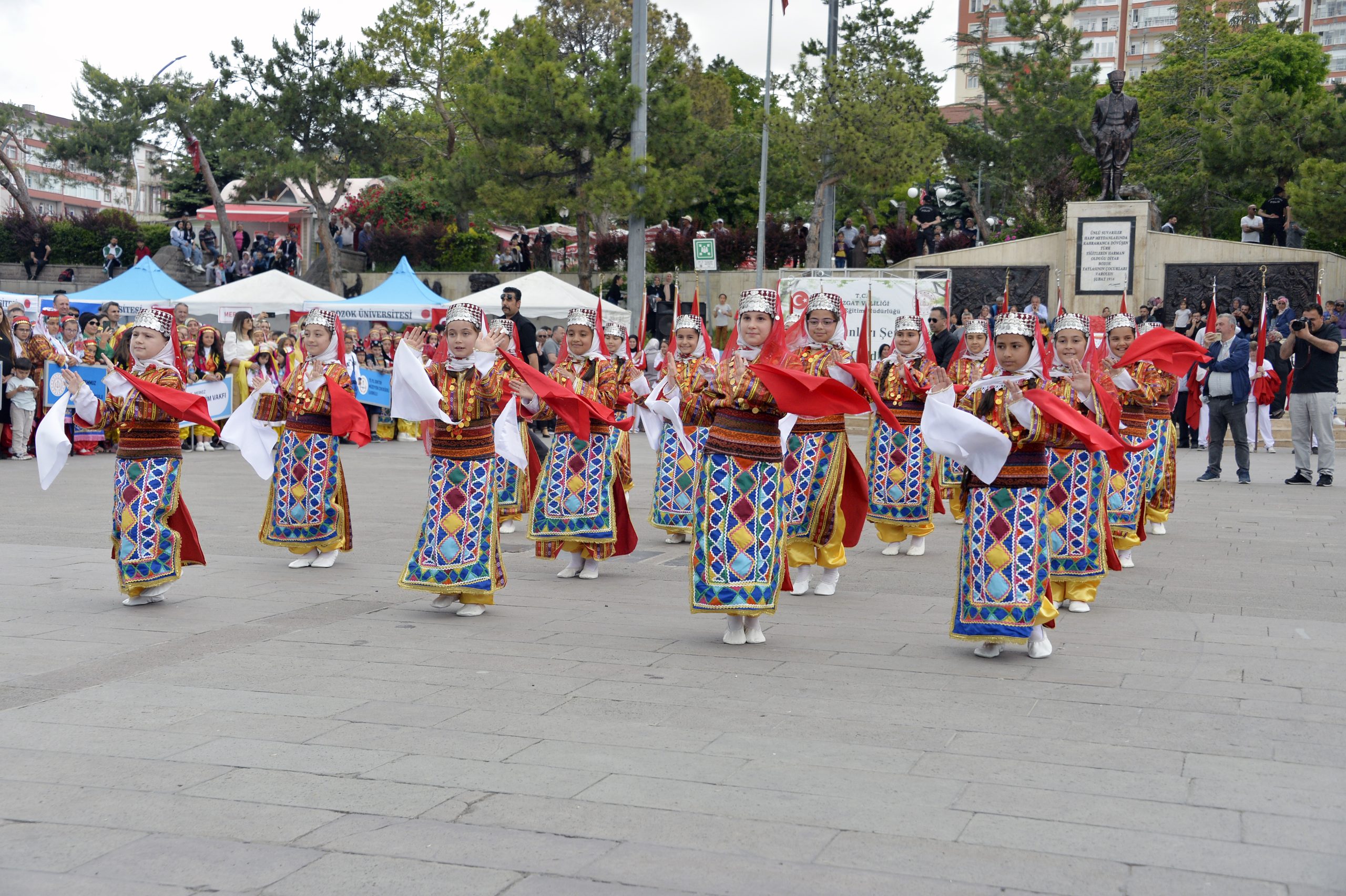 Yozgat Belediyesi, Cumhuriyet Bayramı coşkusunu kültür ve sanatla buluşturarak, bu